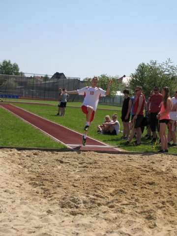 Zawody lekkoatletyczne w ZS w Tucznej