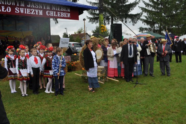 Dzieci z ZS w Tucznej na Dożynkach Gminnych